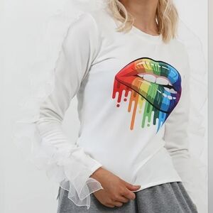 White Long Ruffle Acent Sleeve Top with Rainbow Lips Design Misses Size Large